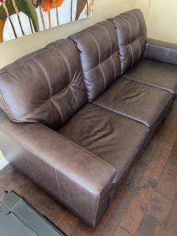 Leather Queen Sleeper Sofa – Like New