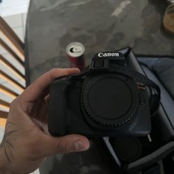 Canon eOS T7