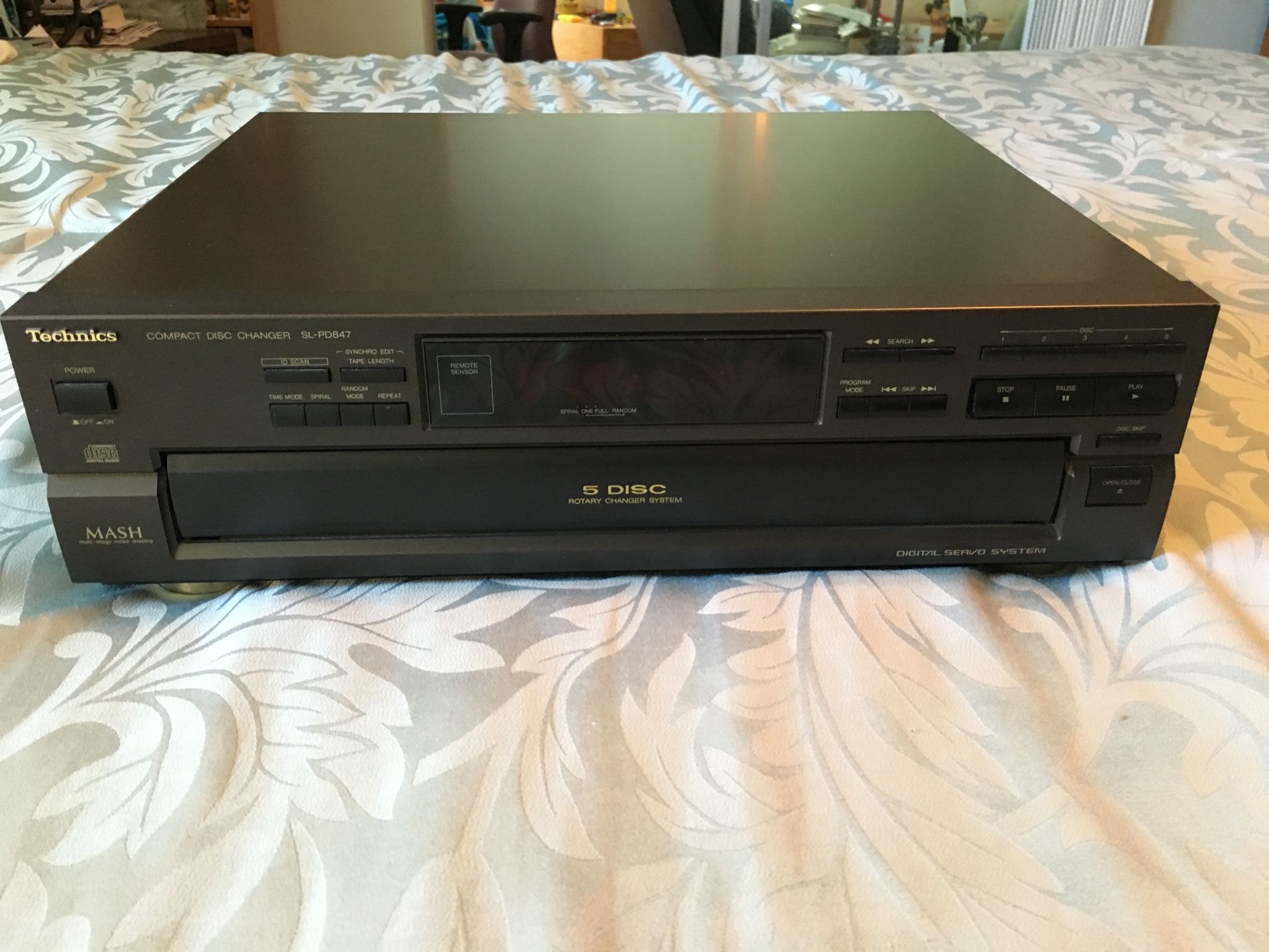 Technics Model SL- PD847 Disc Player with remote
