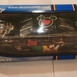 DISNEY NASCAR GREAT AMERICAN RACE 2004 DAYTONA 500 PETE 1:24 SCALE