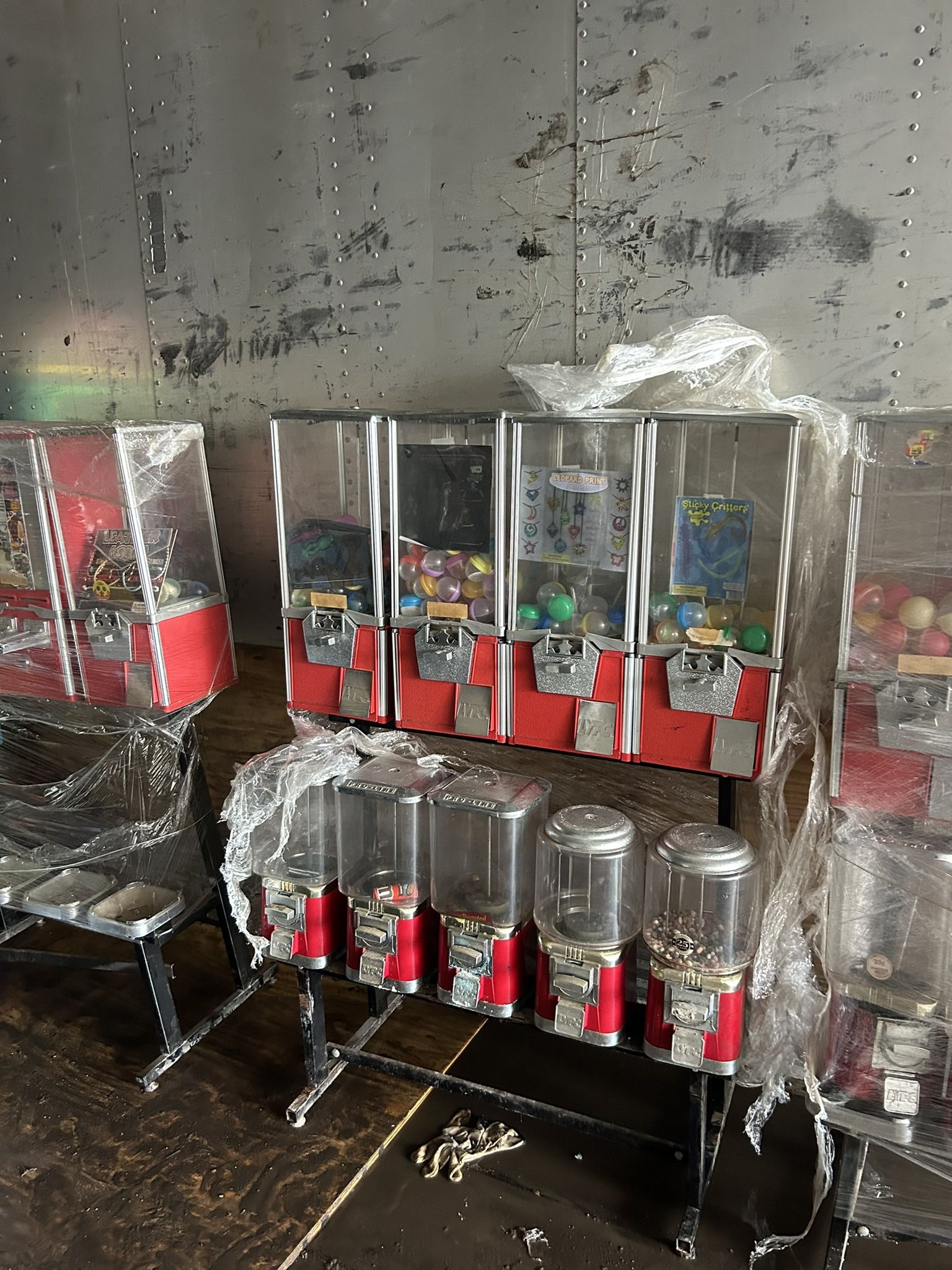 Gum Toy Vendors. Build A Haunted House