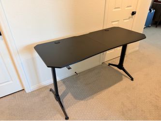 CARBON FIBER COMPUTER DESK