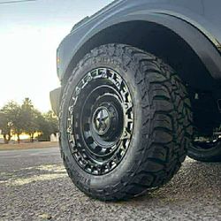 20x10 Wheels And Tires 33/1250/20