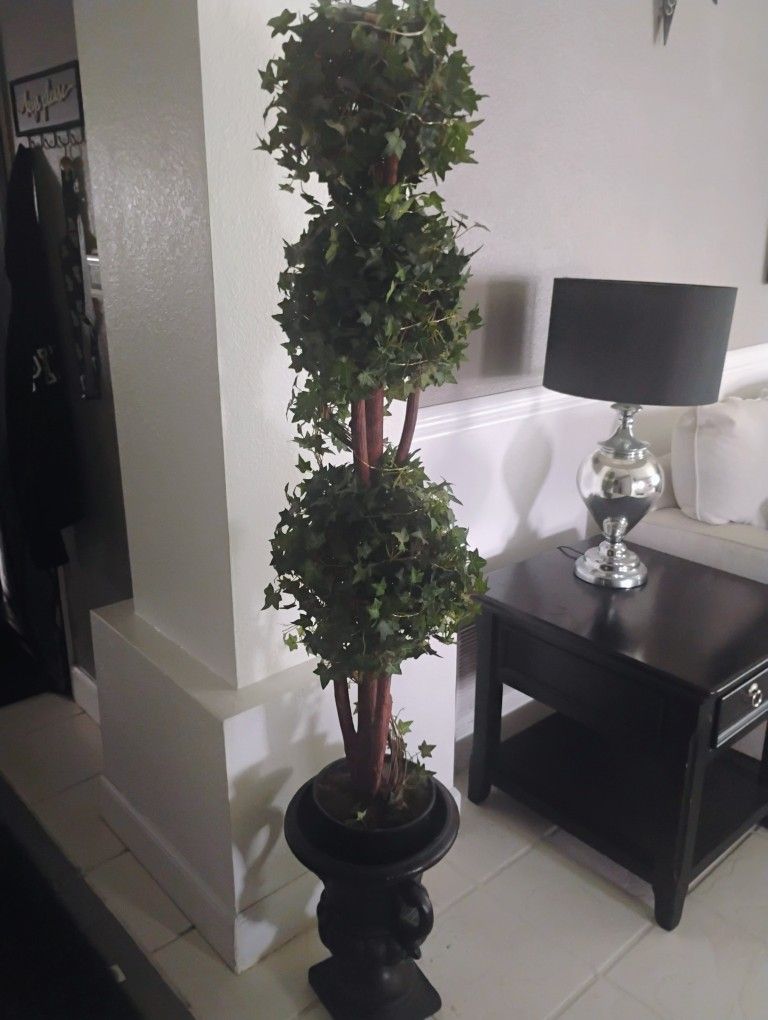 2 Fake Topiary Plant 