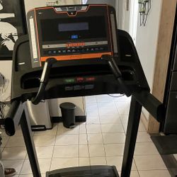 · AFG 5.3AT Commercial grade Treadmill in Decent  condition ACCEPTING OFFERS 