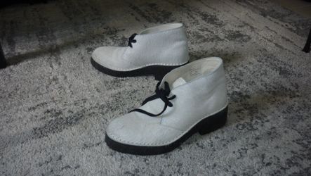 Clarks Arisa Desert Shoes Womens Size 7 Off White Haircalf Fur Chukka Boots
