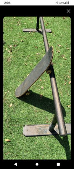 SKATEBOARD GRIND RAIL