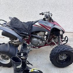 Yamaha raptor 250cc Comes With Paddle Tires.2008