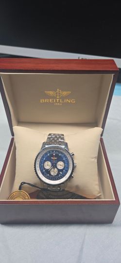 Pre-owned Breitling-style wristwatch with Japanese quartz batterypowered moveme
