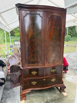 1980s Vintage Thomasville 18th Century Collection Armoire