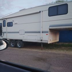5th wheel trailer