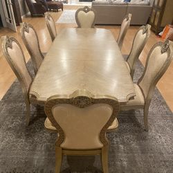 Dining Room Table/Chairs 