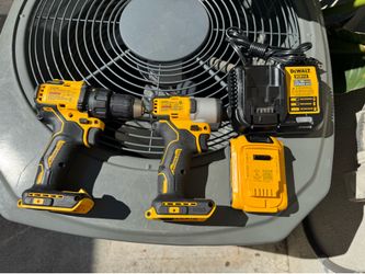 DeWalt 20V Brushless Drill and Impact Driver Set (DCD793 & DCF840)