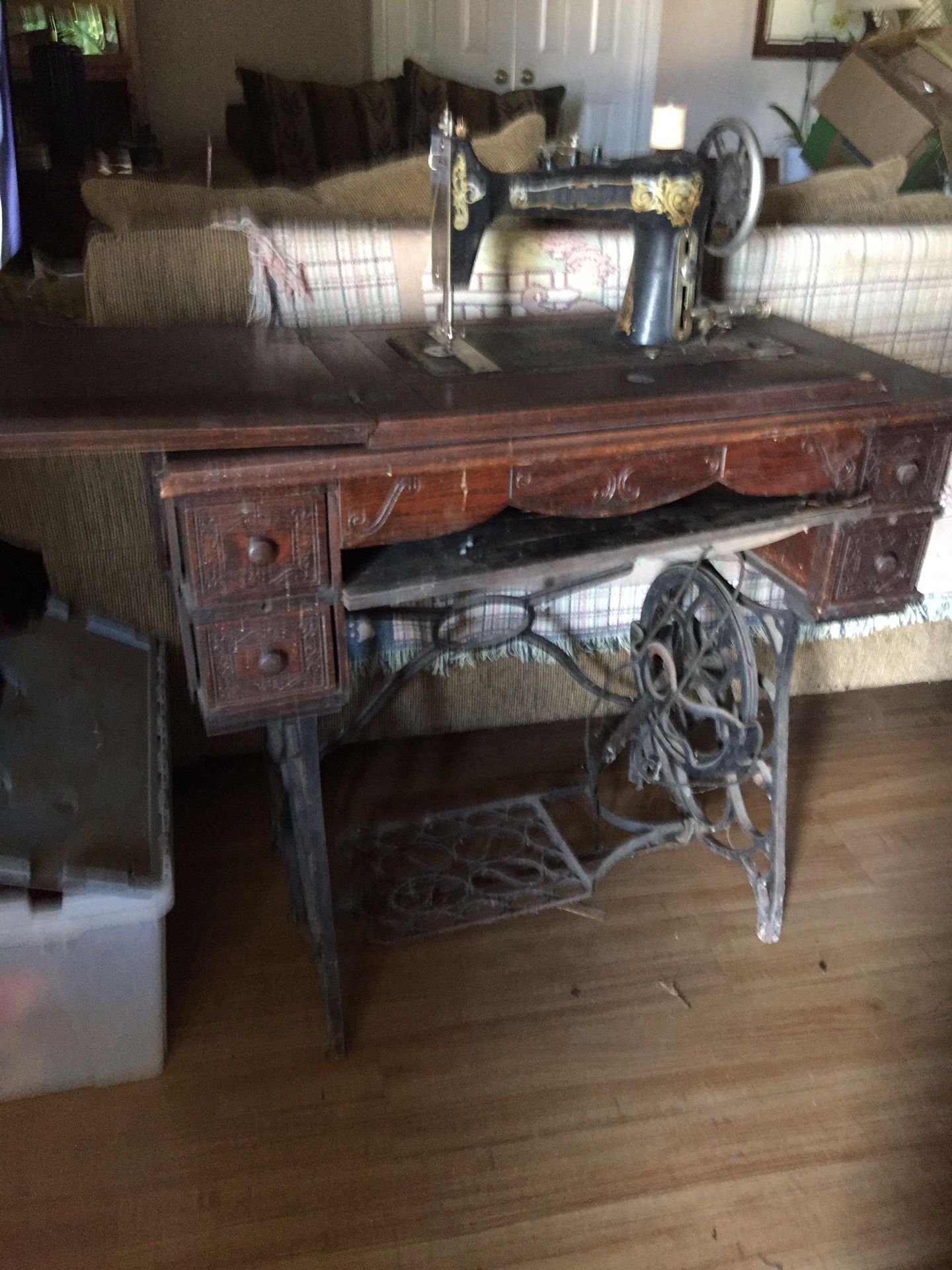 Vintage Antique sewing machine