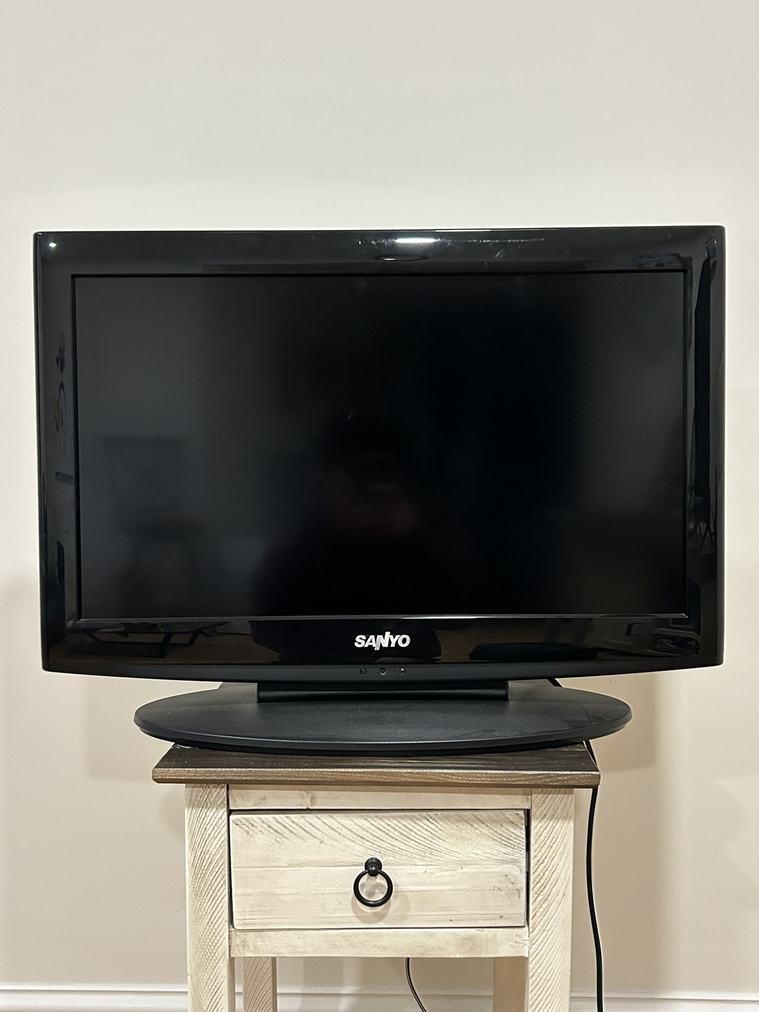 Sanyo DP26640 26” TV with remote