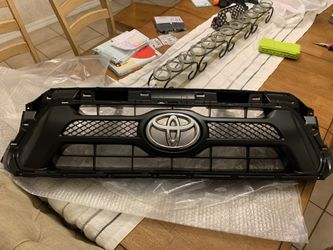 2013-2015 Genuine Toyota Tacoma OEM front Grill