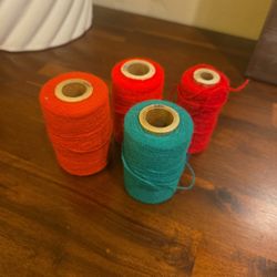 🎄 Retro Christmas thread Bundle – Red & Green Spools (Vintage Punch Needle/Craft Supplies)
