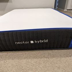 Nectar Hybrid Mattress (Queen) Like New / I can deliver!