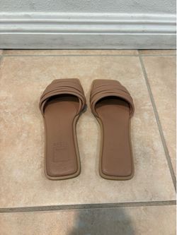 Women’s tan slippers