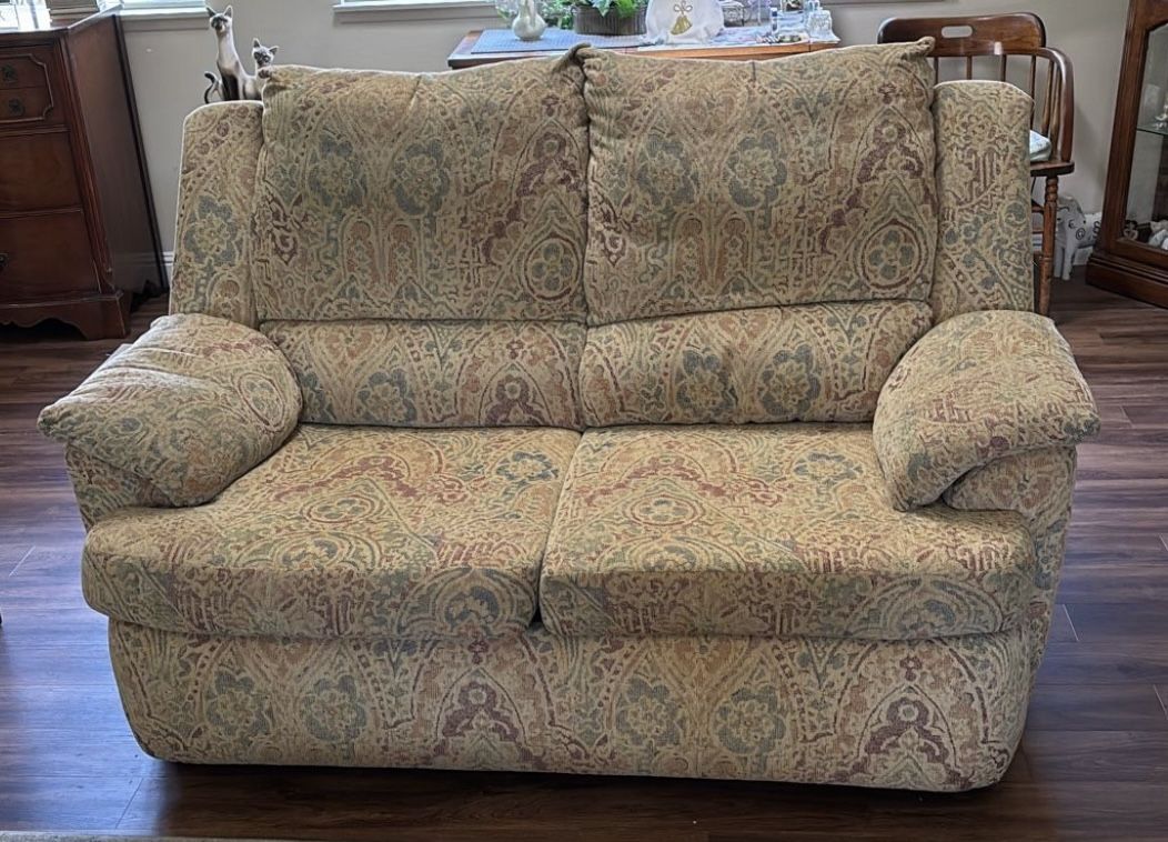 Loveseat Couch/Sofa