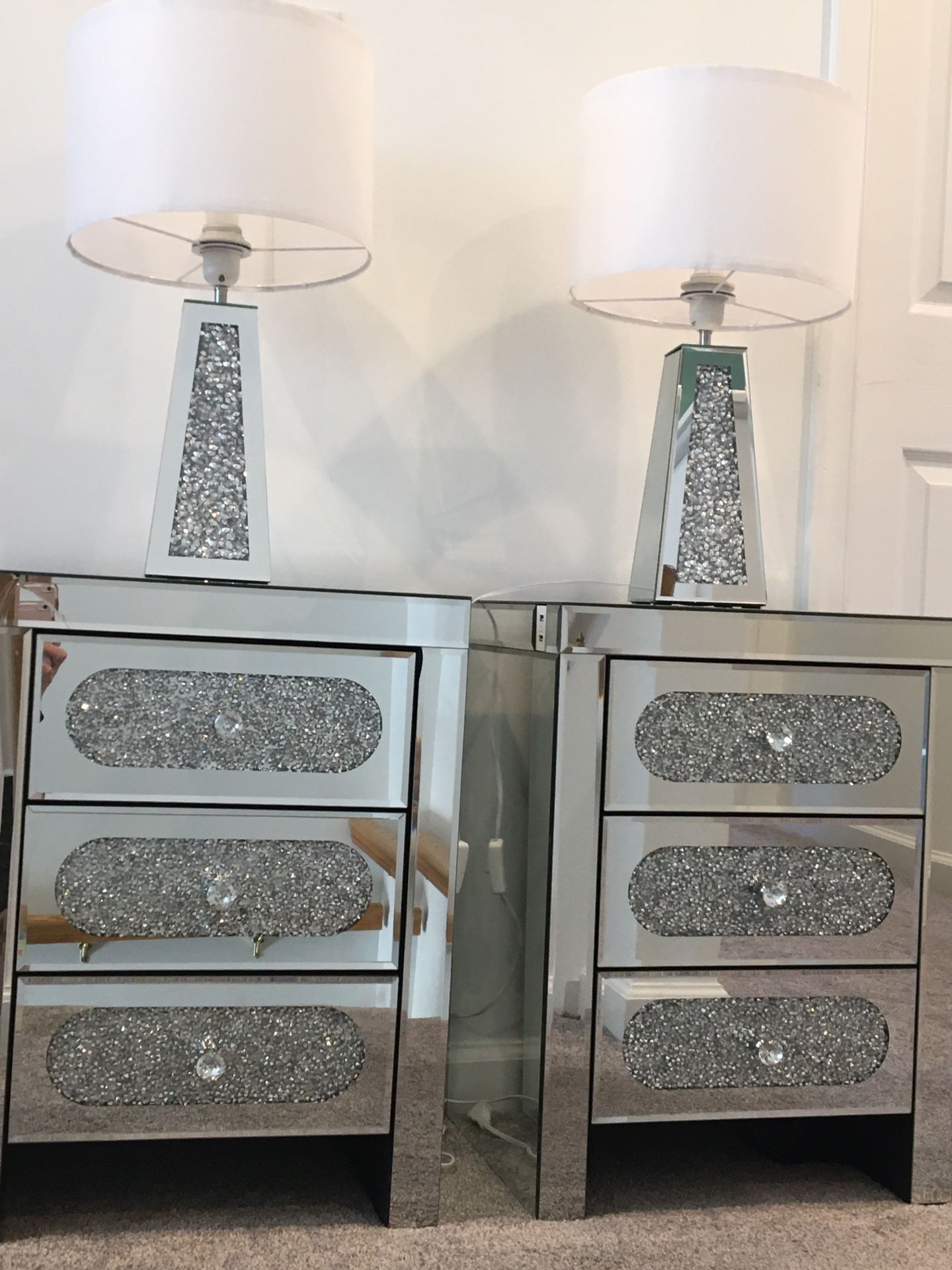 2 Mirrored Night Stands With Matching Lamps 