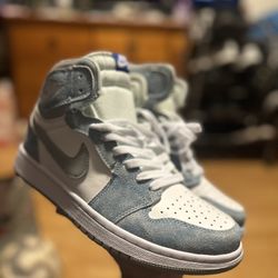 Jordan 1 Hyper Royale