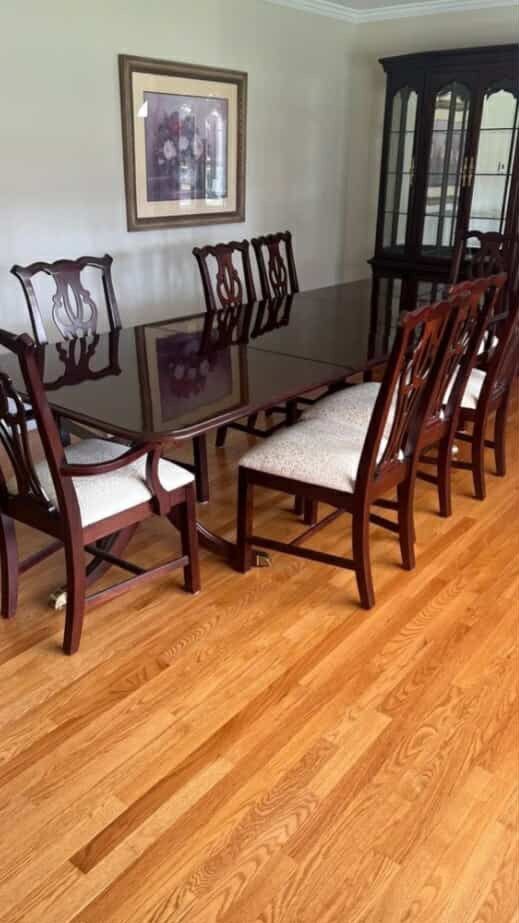Extandable Mahogany dining table and 8 chairs