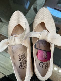 Skechers super comfy brand new size 10
