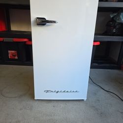 Frigidaire Mini Fridge With DRY ERASE BOARD