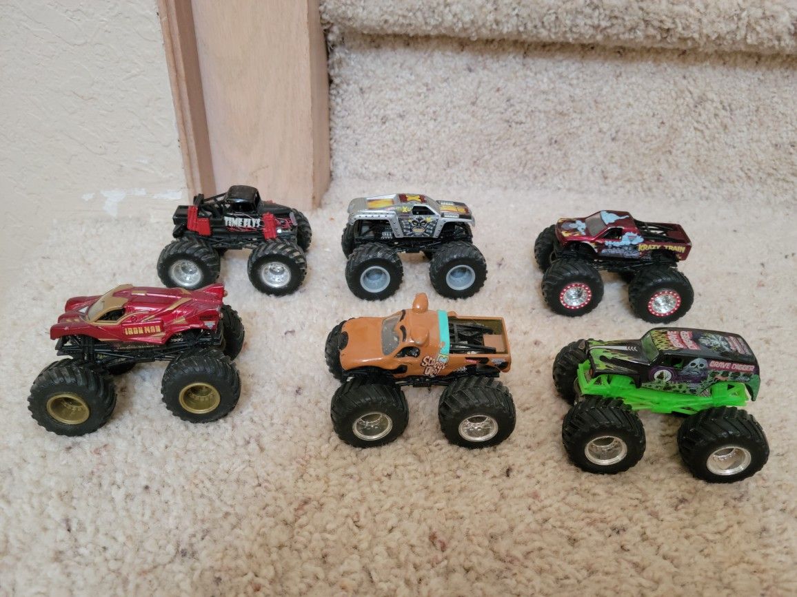 6 Monster Trucks