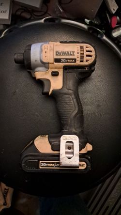 Dewalt DCF885, 1/4 Inch (6mm) cordless Impact Driver [battery included)