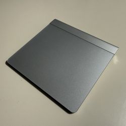Apple Magic Trackpad (1st generation) in silver/aluminum