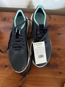 Women’s Crocs Shoes Zise 9