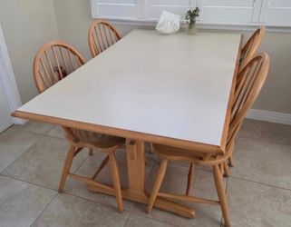 Sturdy kitchen dining set by Logatec