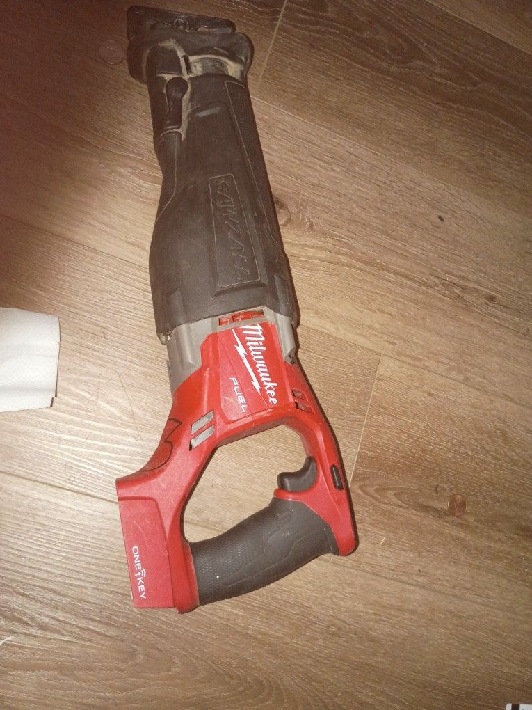 Milwaukee Fuel Sawzall One key
