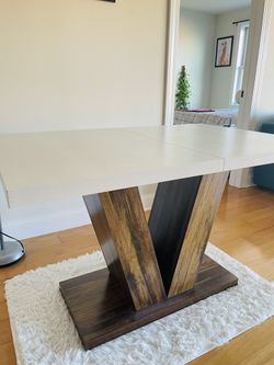 Elegant Dining Set With Stylish Tufted Bench