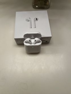 White Bluetooth AirPods 2nd Generation With MagSafe Case