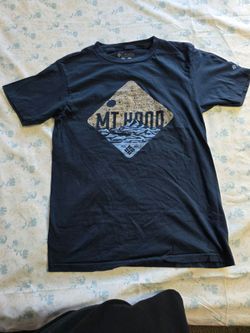 Columbia size small t-shirts
