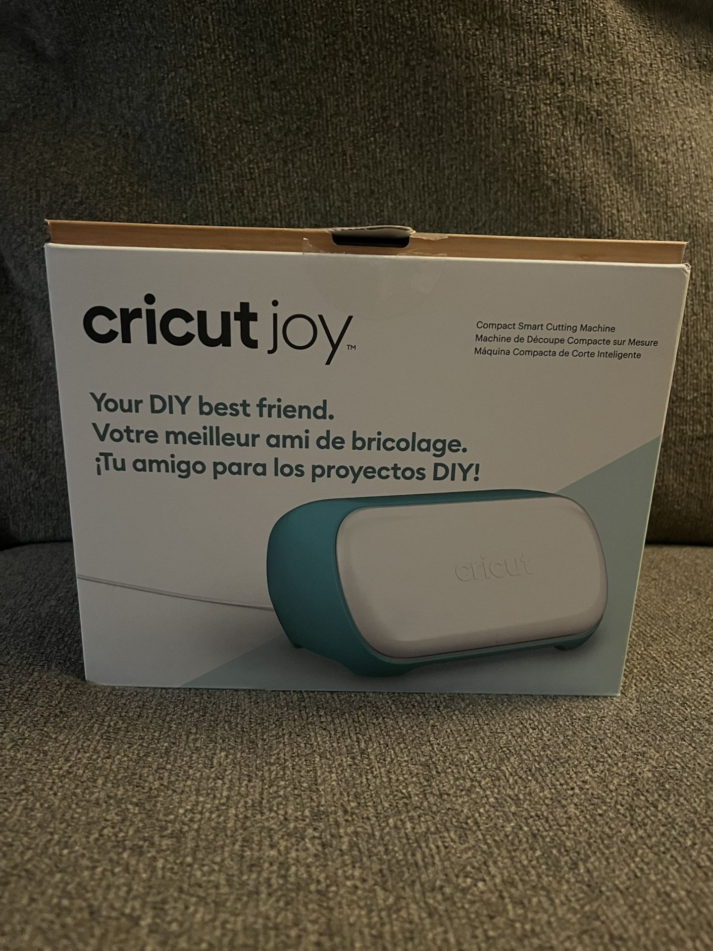 BRAND NEW: CRICUT JOY W/ ACCESSORIES (NEED GONE IMMEDIATELY)