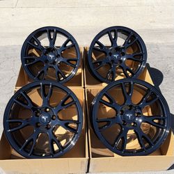 19” Tesla Model S factory rims staggers in new gloss black