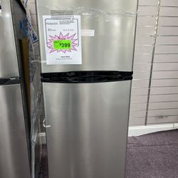 Small Refrigerator, 24’wide Brand New Hotpoint