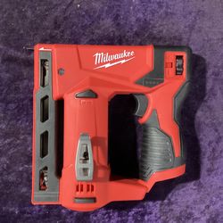 🧰🛠Milwaukee M12 Cordless 3/8 in. Crown Stapler-NEW!(Tool-Only)-$105!🧰🛠