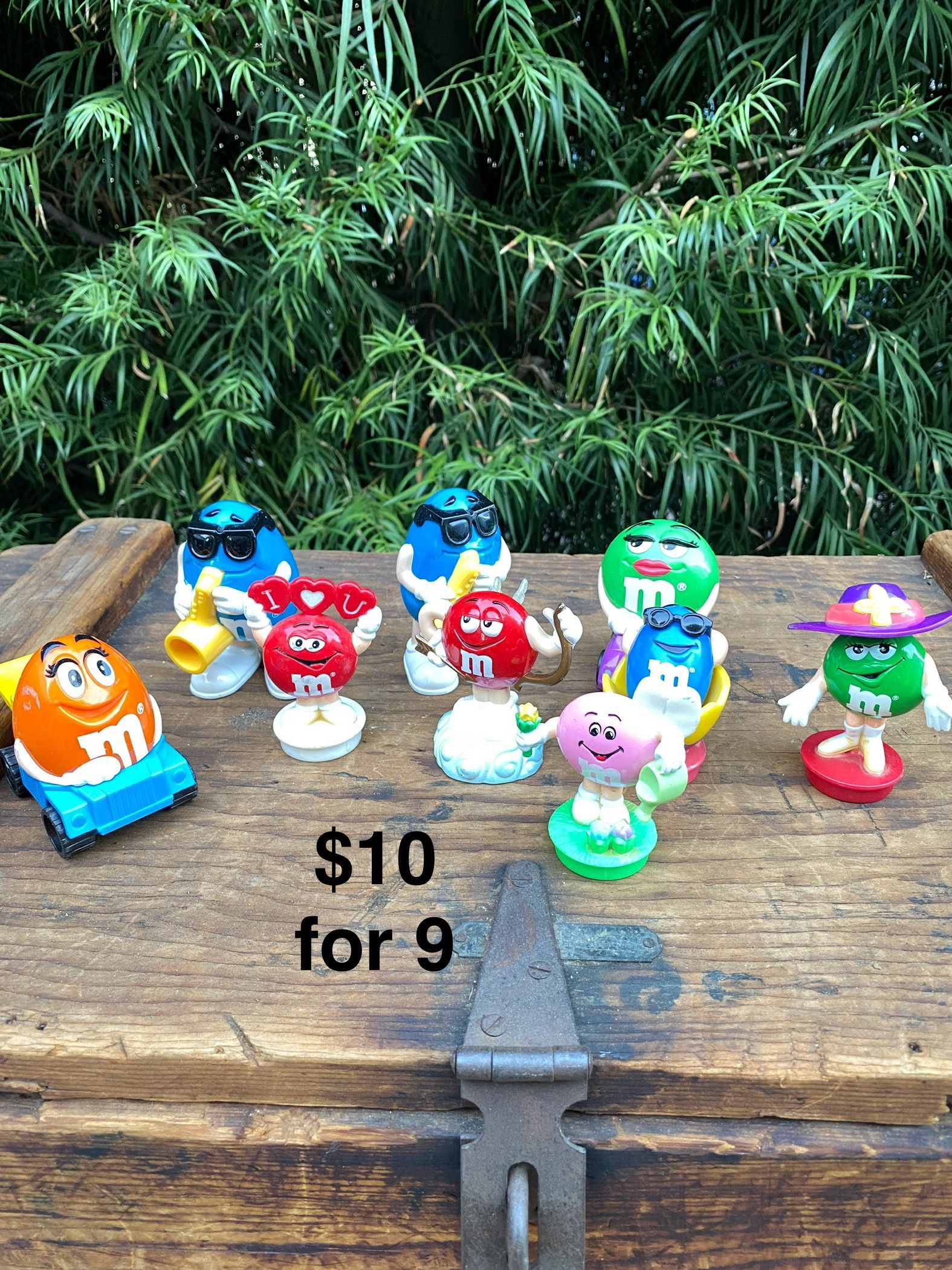 M&M Figures / Collectibles