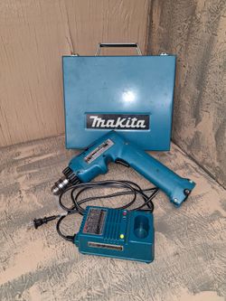 Makita drill 9.6 volts