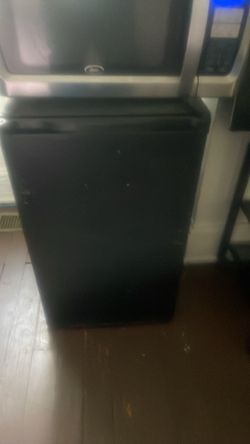 Black Mini Compact Refrigerator