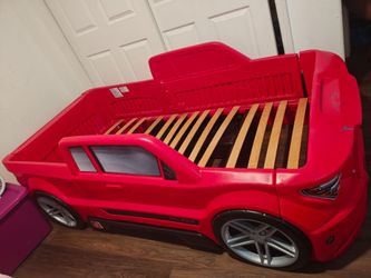 Step2 Red Mustang Car Toddler/Twin Bed