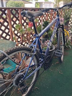 Milwaukee drill with battery, huffy 26" mountain bike