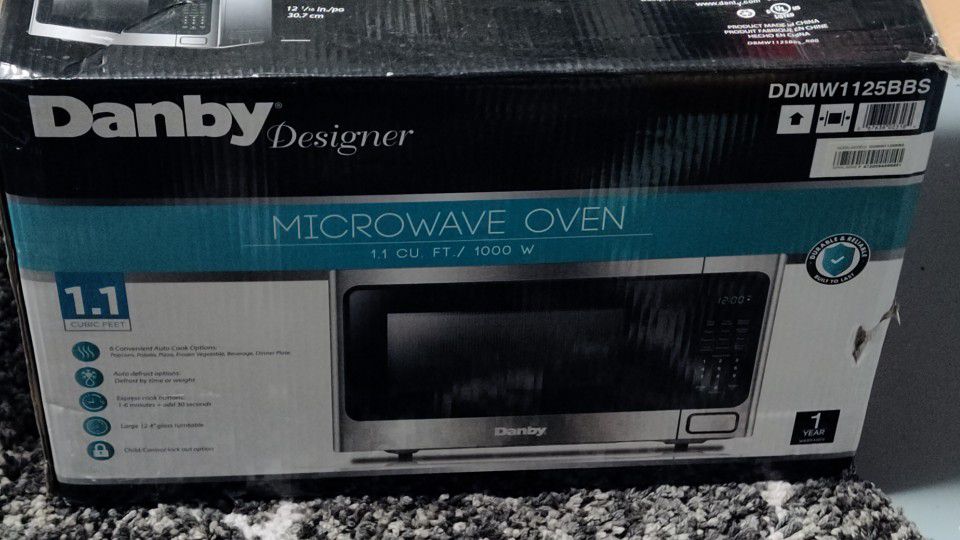 Microwave Danby Designer 