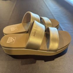 Women’s Wedge Reef Sandals Size 7