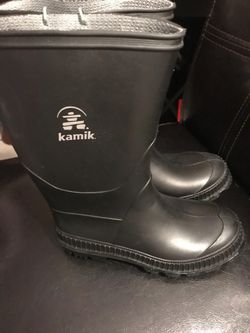 NEW KIDS BOOTS SIZE 13